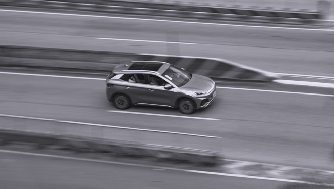 Voitures électriques , une dynamique relancée en Europe : l'analyse de Kevin Berton dans le 19h30 de la RTS