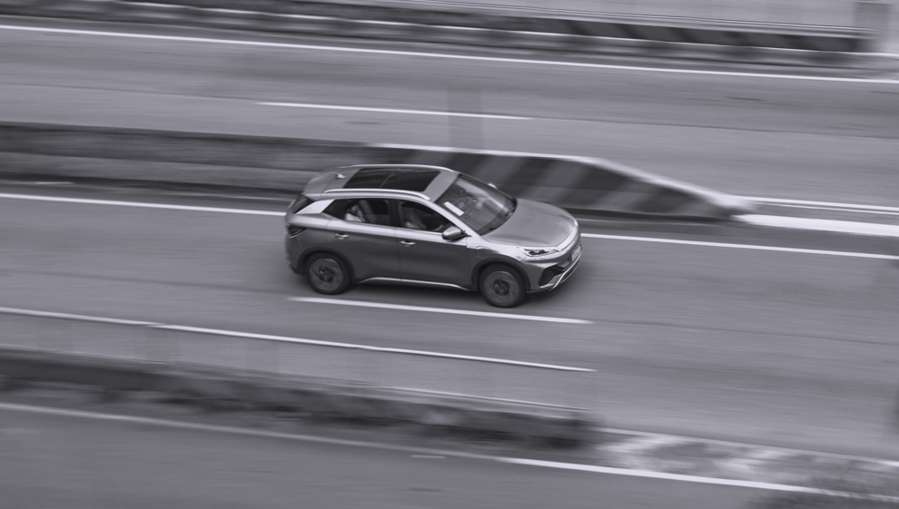 Voitures électriques , une dynamique relancée en Europe : l'analyse de Kevin Berton dans le 19h30 de la RTS